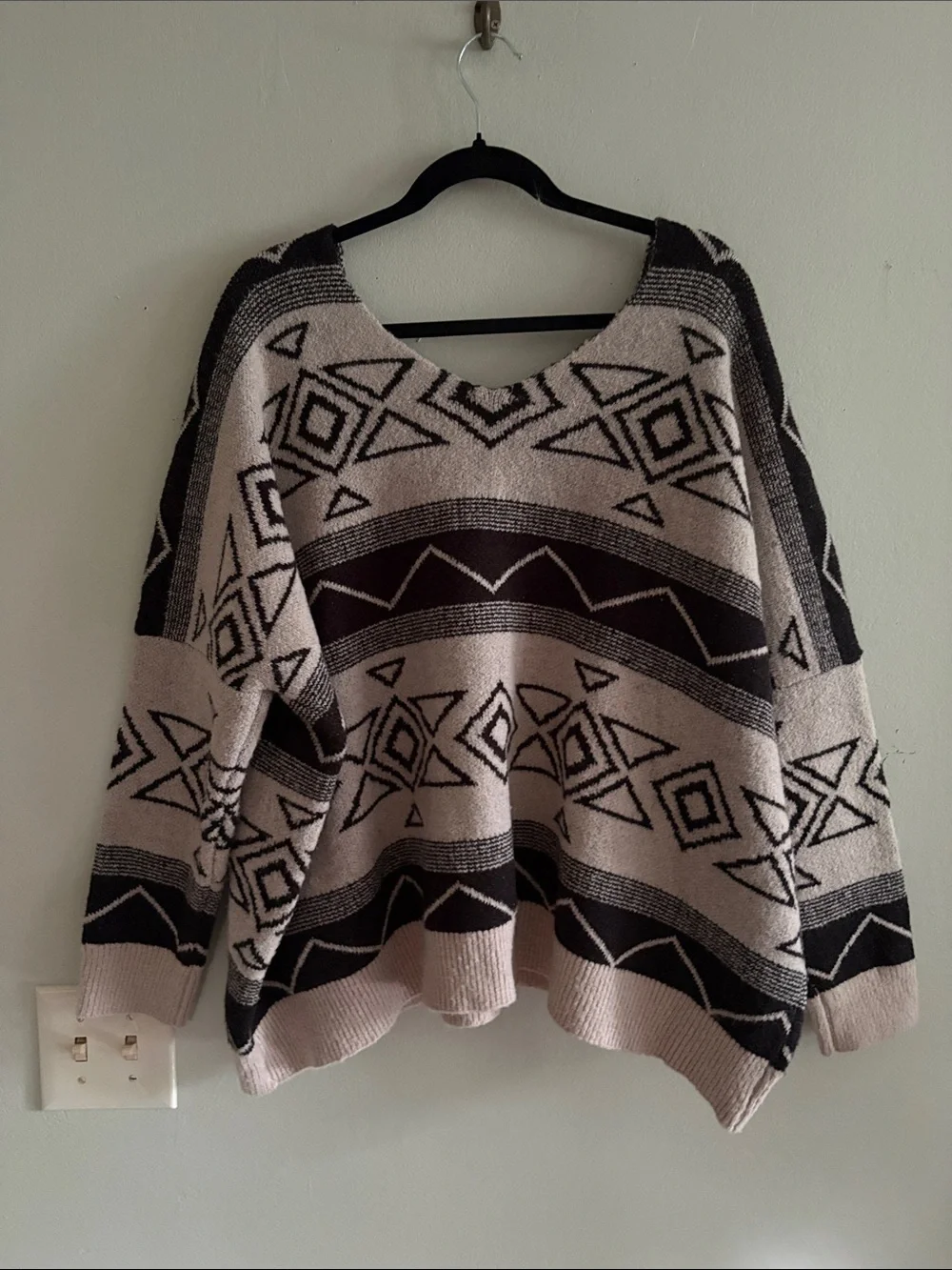 POL Neutral Beige and Black Aztec V-Neck Sweater L